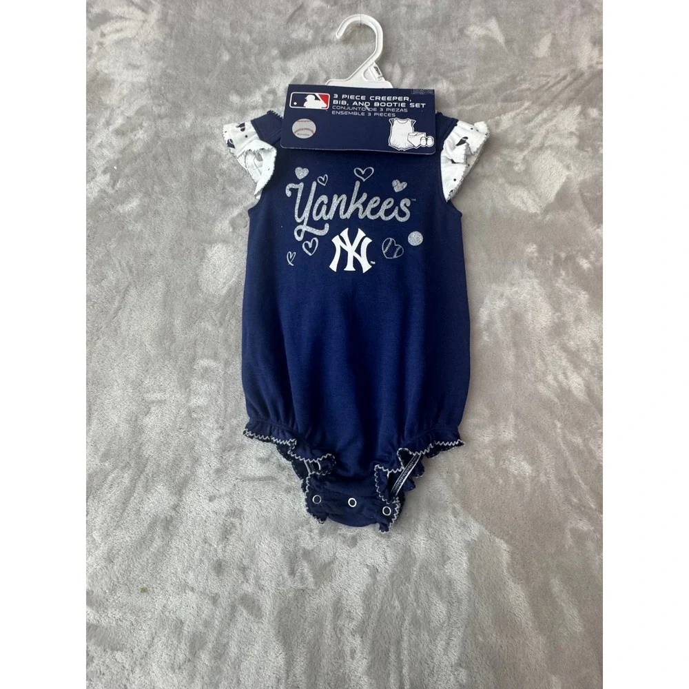 MLB New York Yankees 3 Piece Creeper Bib and Bootie Set Navy Blue 3-6 Months